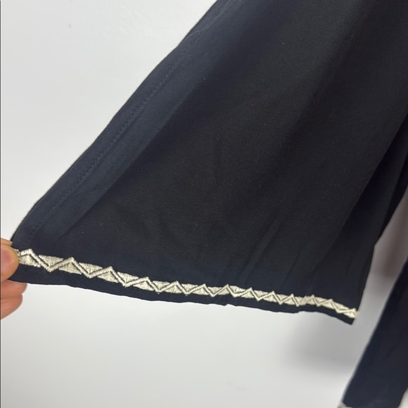 Chelsea & Theodore Black Boho Embroidered Peasant with Bell Sleeve Size Large - Picture 6 of 12
